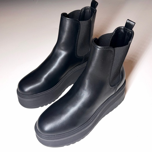 Nine West George Women's Platform Chelsea Black Boots Size- 8 M - Picture 4 of 9